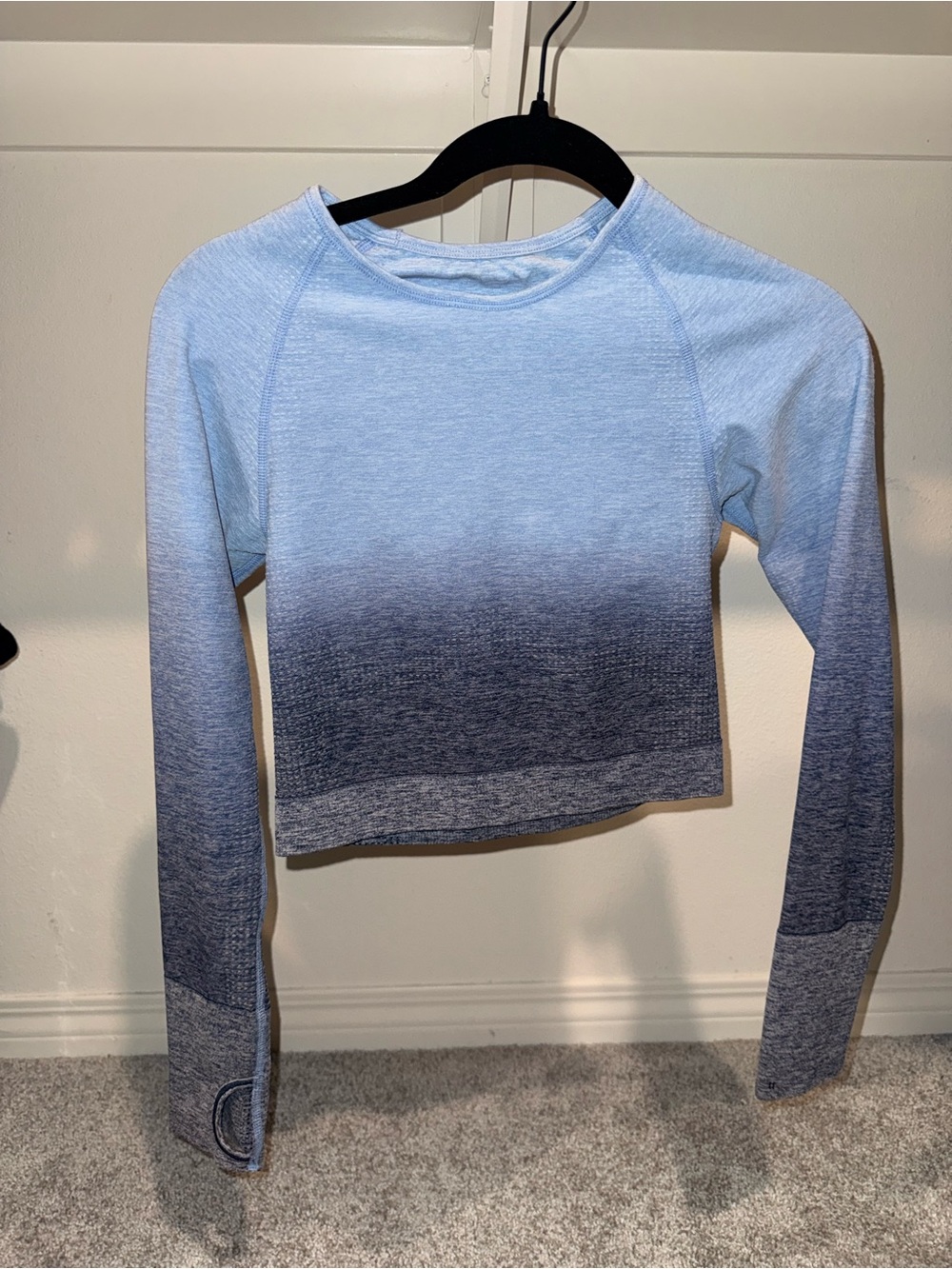 PINK Victoria's Secret Light Blue to Navy Ombre Long-Sleeve Crop Sweatshirt